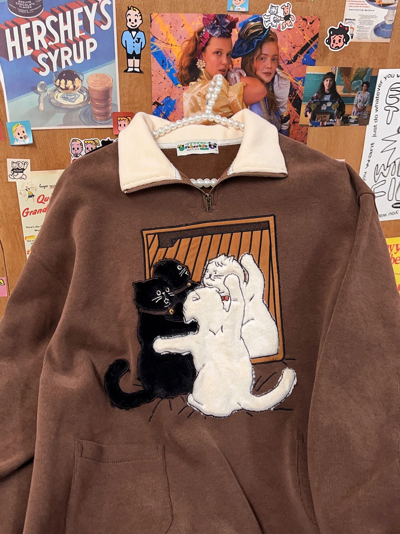 Black cat and white cat π»π