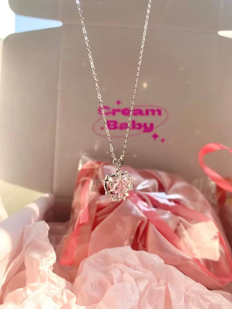Super cute pink diamond heart shaped necklace🩷