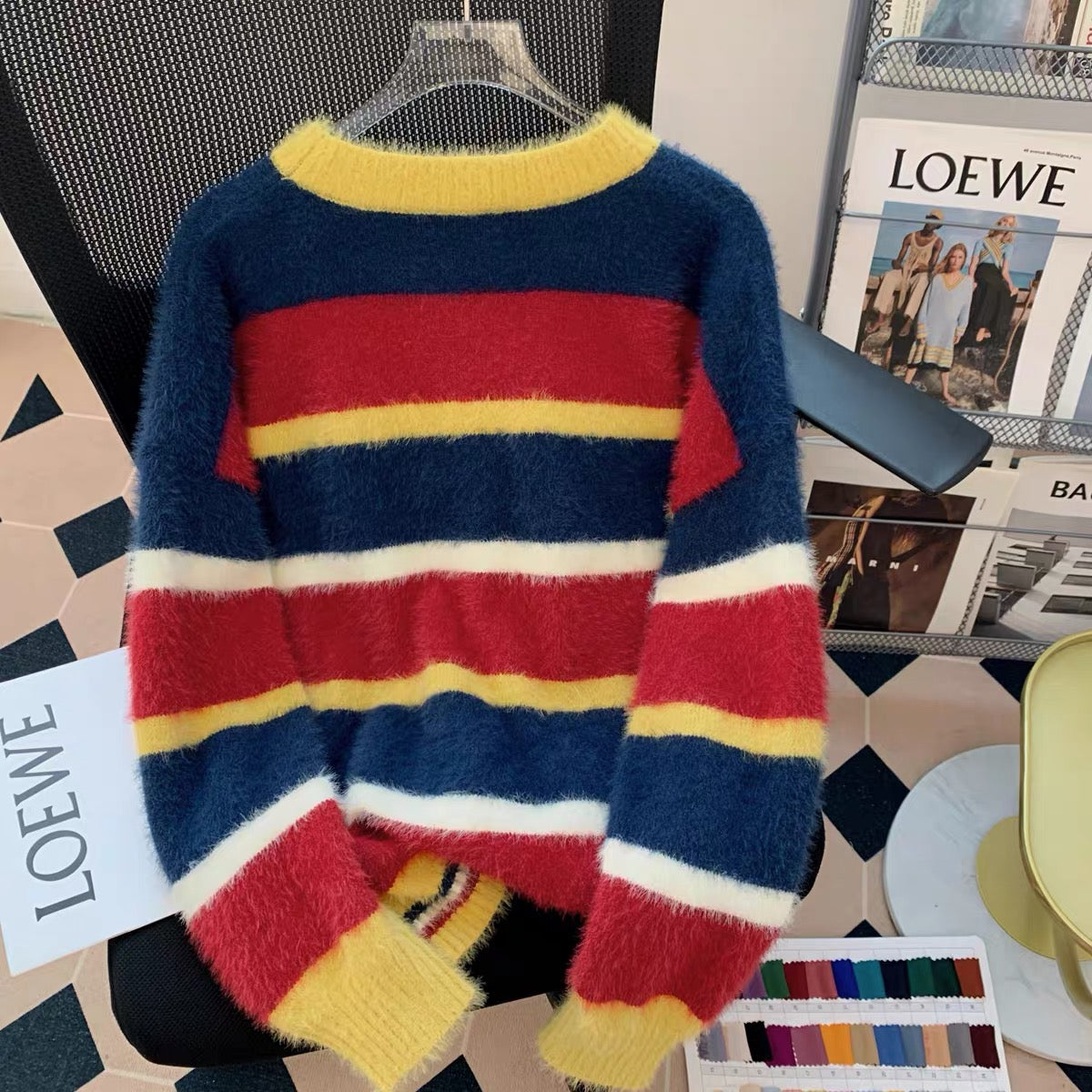 Round-neck sweater with a Japanese cartoon pattern.❤️🤍