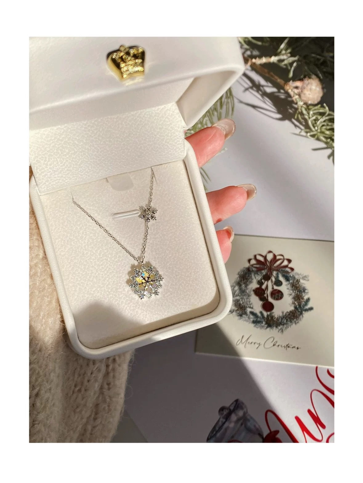 Aurora Winter Snowflake Necklace ❄️🤍