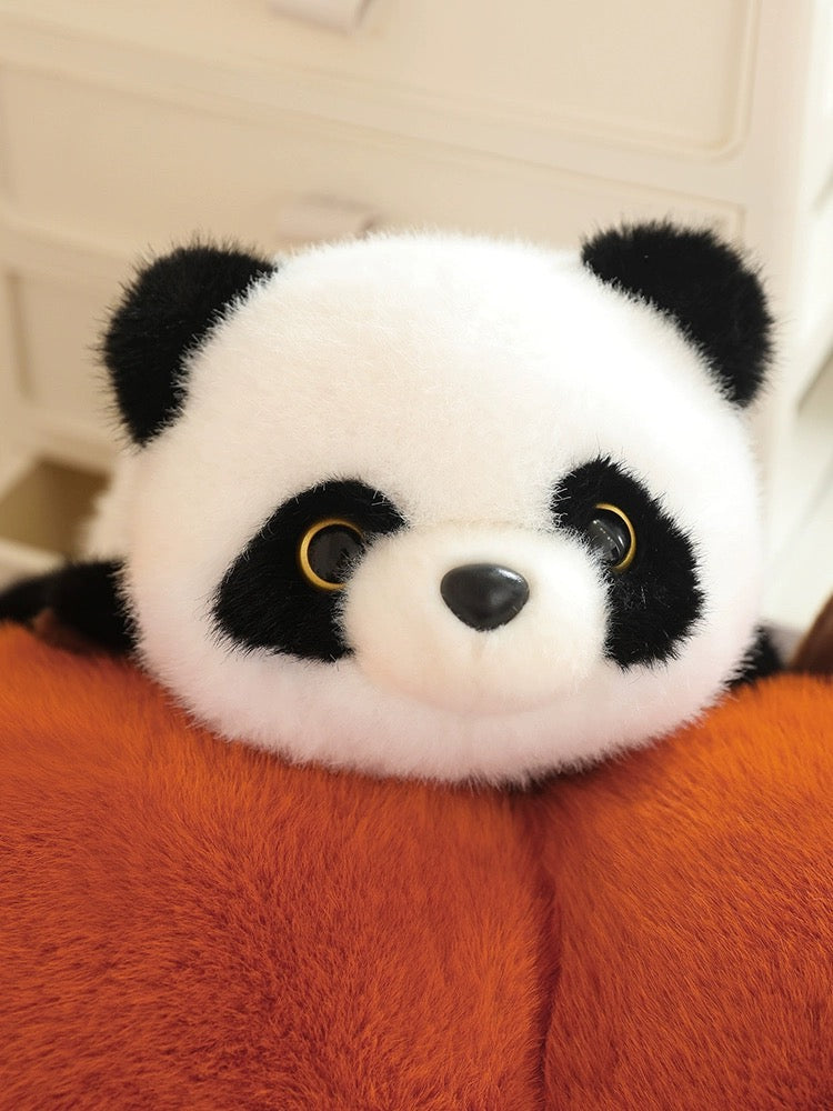 The panda doll turns into a red panda.🐼❤️