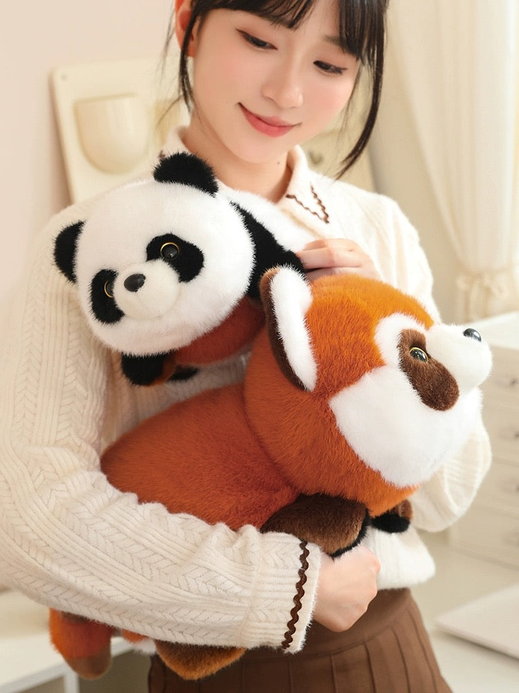 The panda doll turns into a red panda.🐼❤️