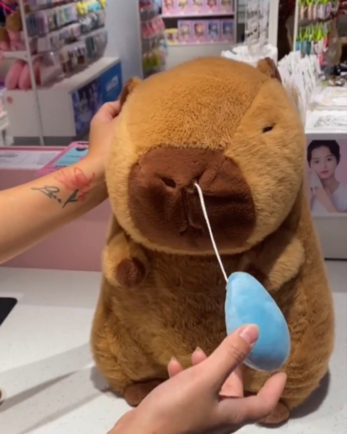 Capybara has a runny nose 🦦🤧