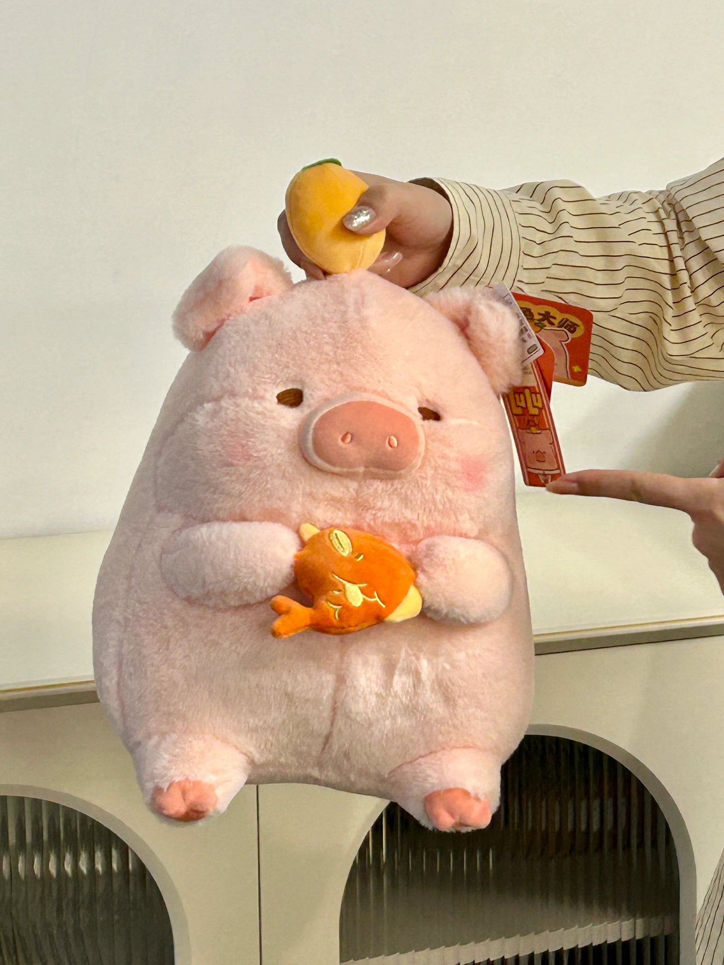 Pig holding fish๐ ๐