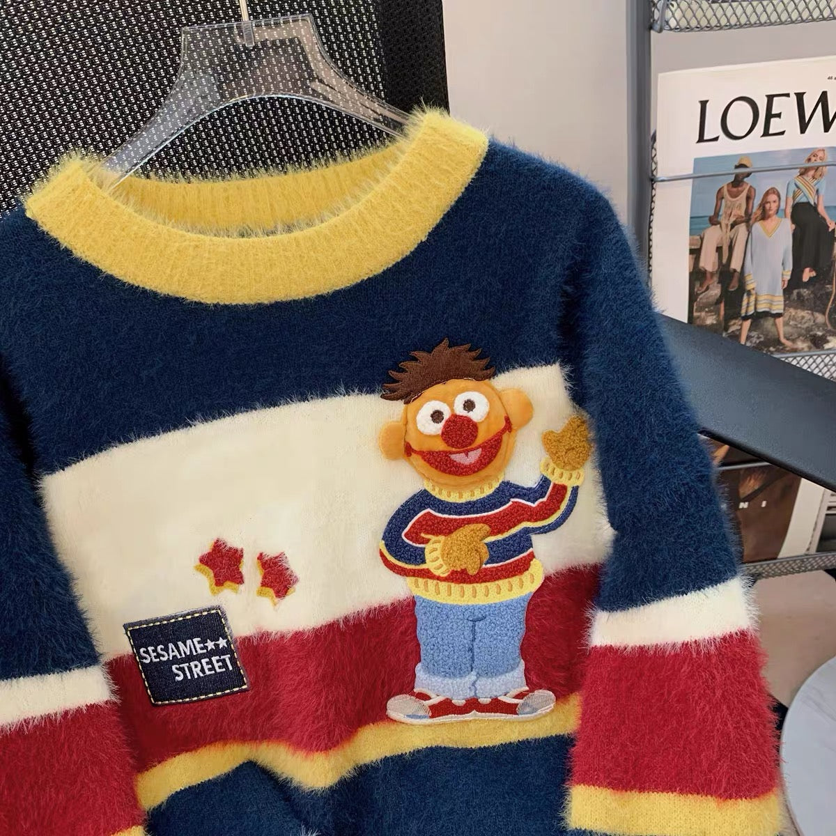 Round-neck sweater with a Japanese cartoon pattern.❤️🤍