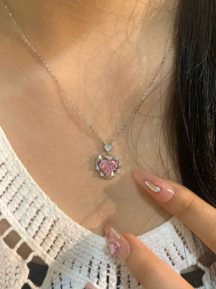 Super cute pink diamond heart shaped necklace🩷