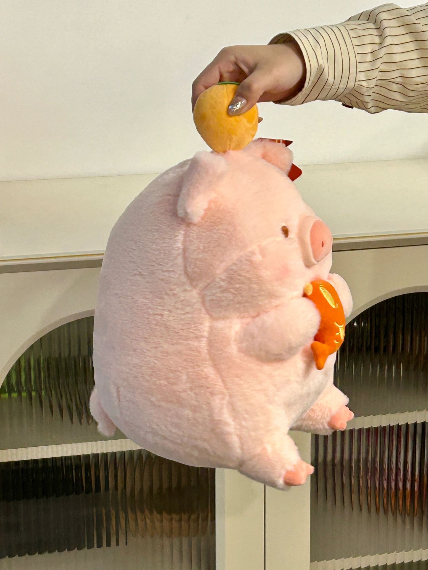 Pig holding fish๐ ๐