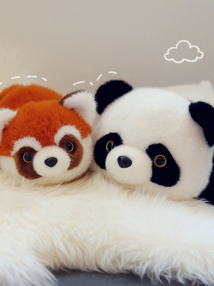 The panda doll turns into a red panda.🐼❤️