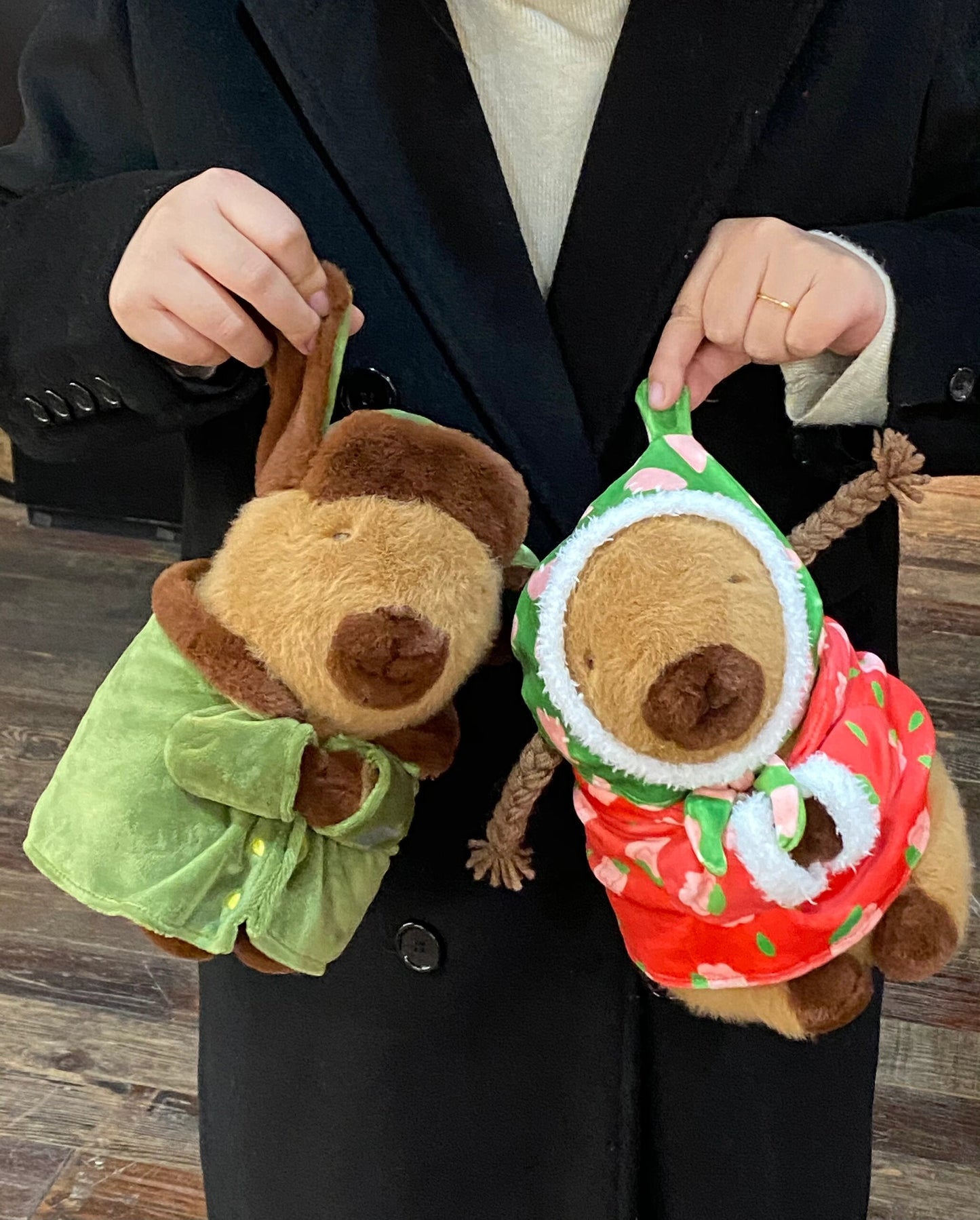 Army Coat Capybara & Girlfriend