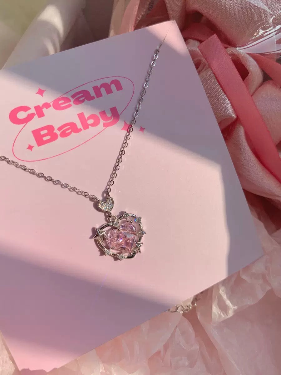 Super cute pink diamond heart shaped necklace🩷