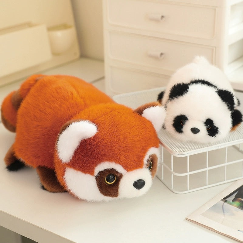The panda doll turns into a red panda.🐼❤️