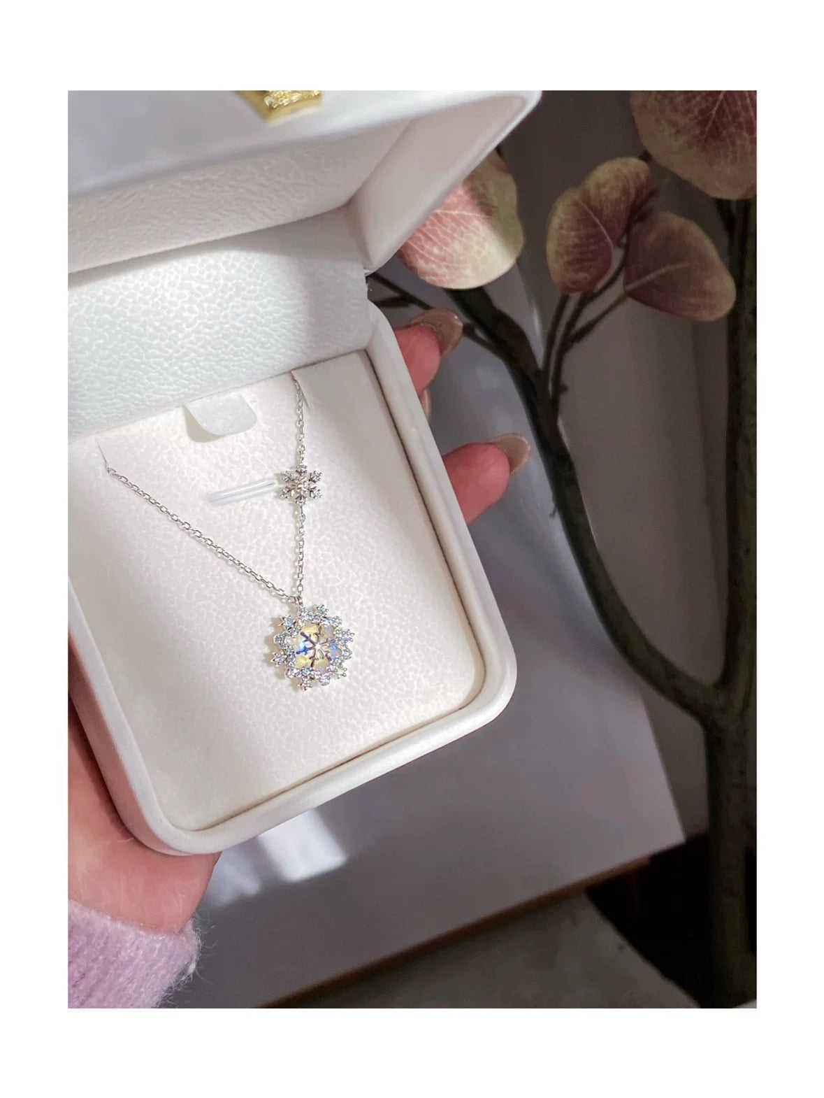 Aurora Winter Snowflake Necklace ❄️🤍