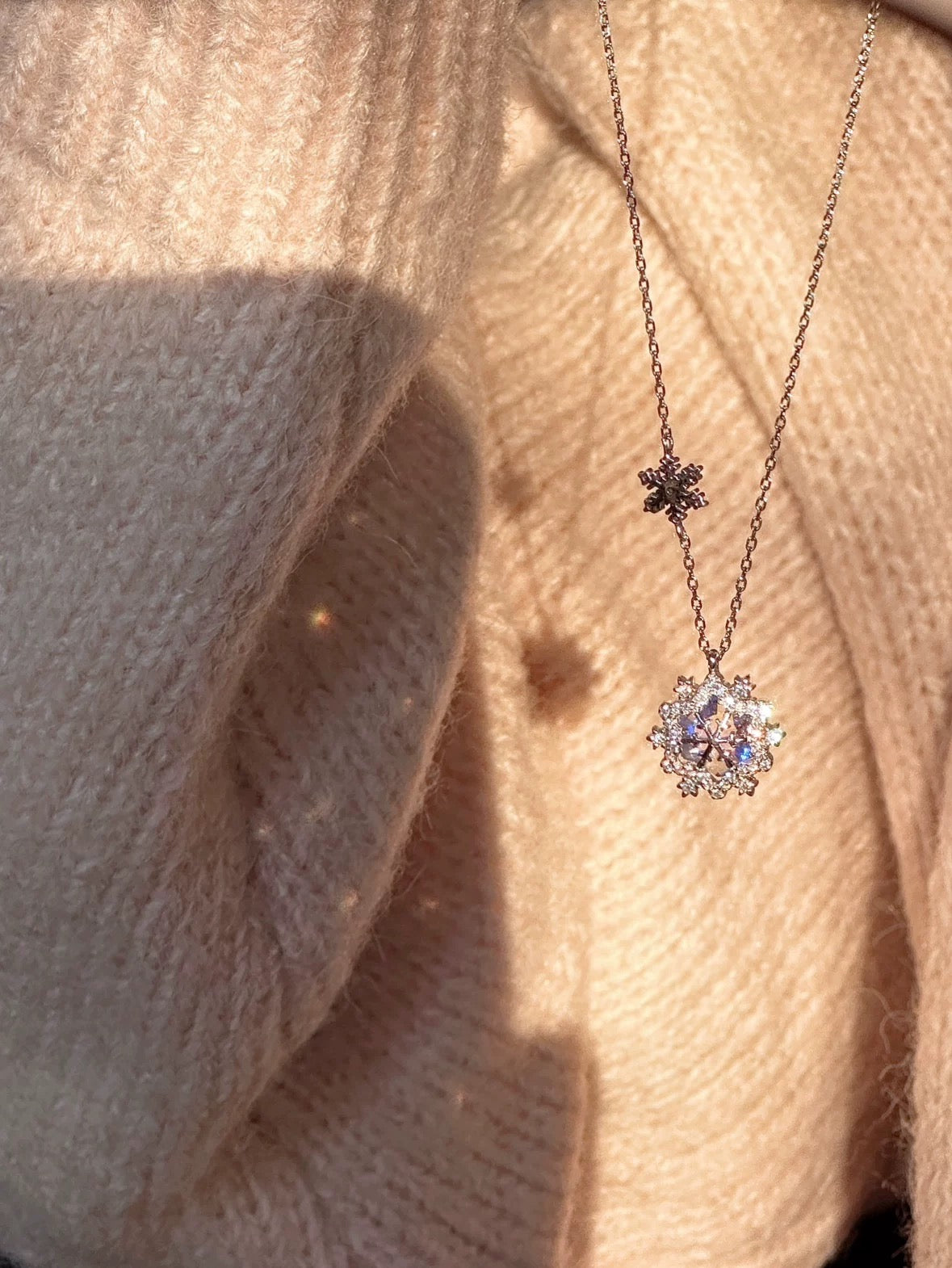 Aurora Winter Snowflake Necklace ❄️🤍