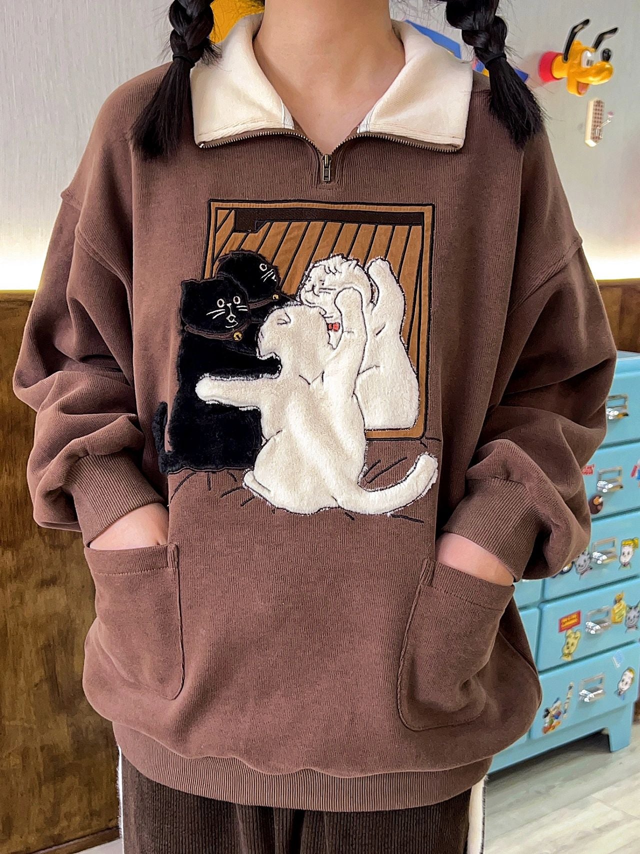 Black cat and white cat π»π