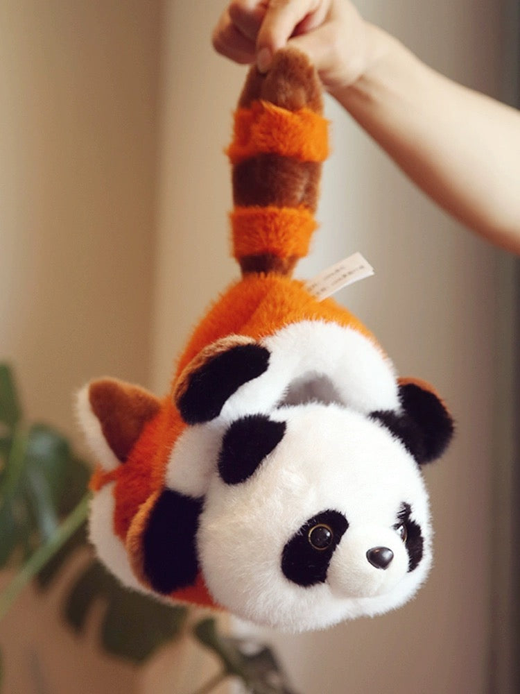 The panda doll turns into a red panda.🐼❤️
