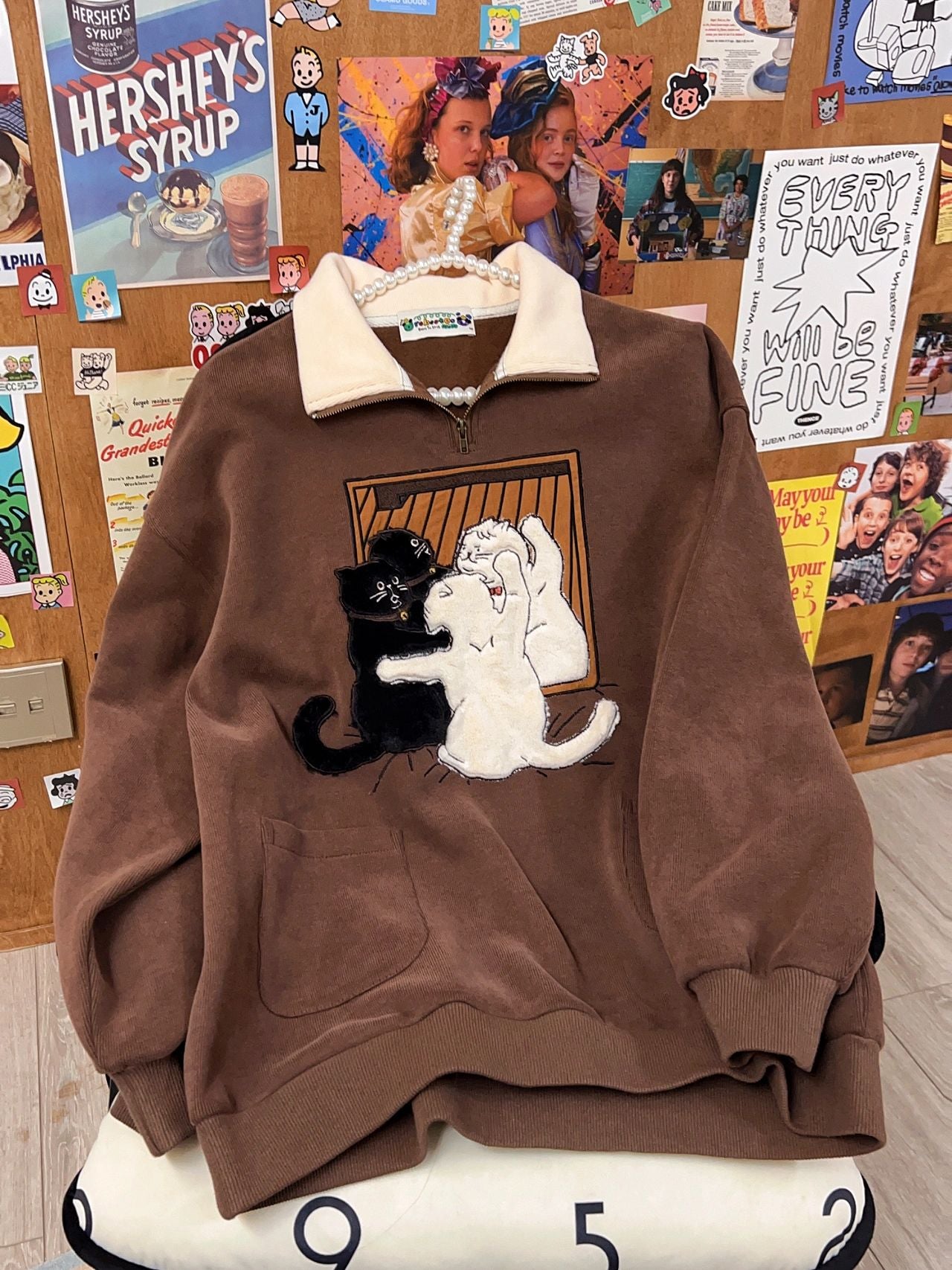 Black cat and white cat π»π