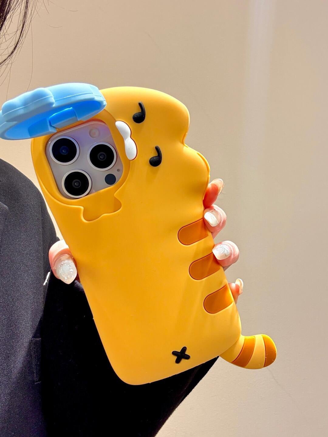 Chonky Cat & Fish Hug iPhine Case