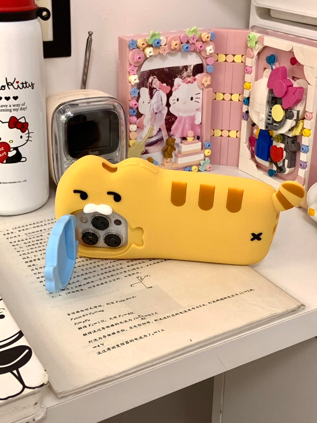 Chonky Cat & Fish Hug iPhine Case
