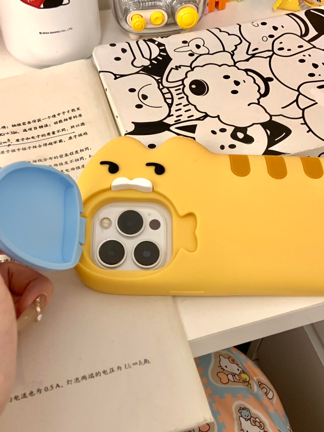 Chonky Cat & Fish Hug iPhine Case