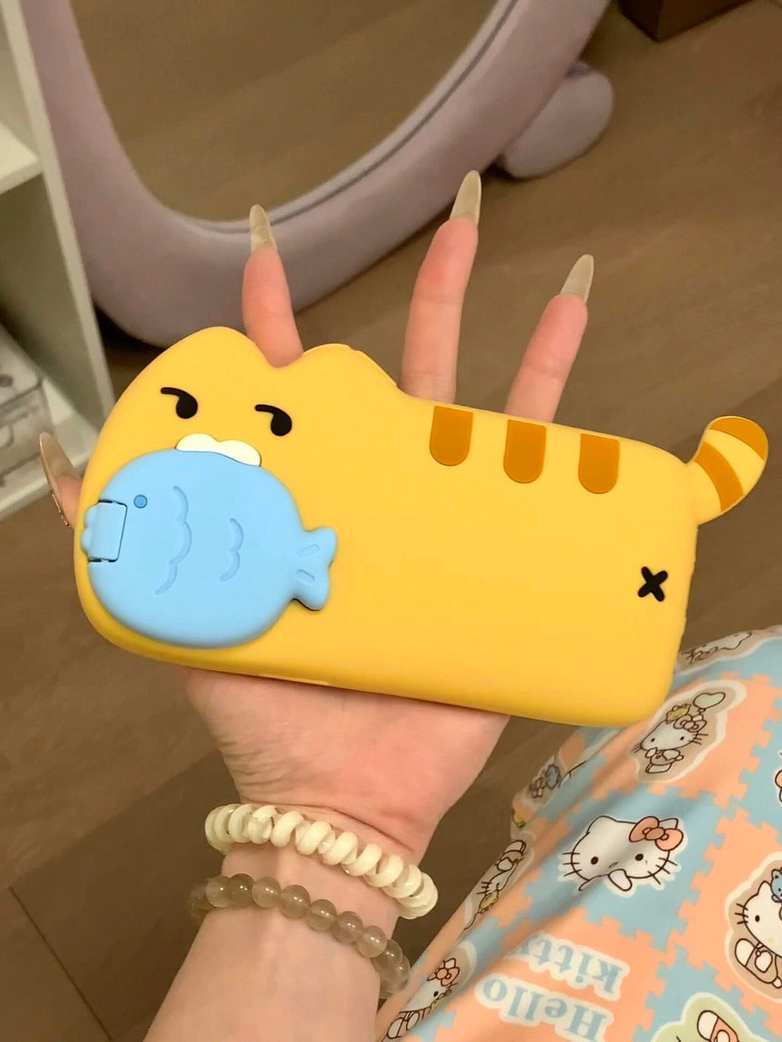 Chonky Cat & Fish Hug iPhine Case