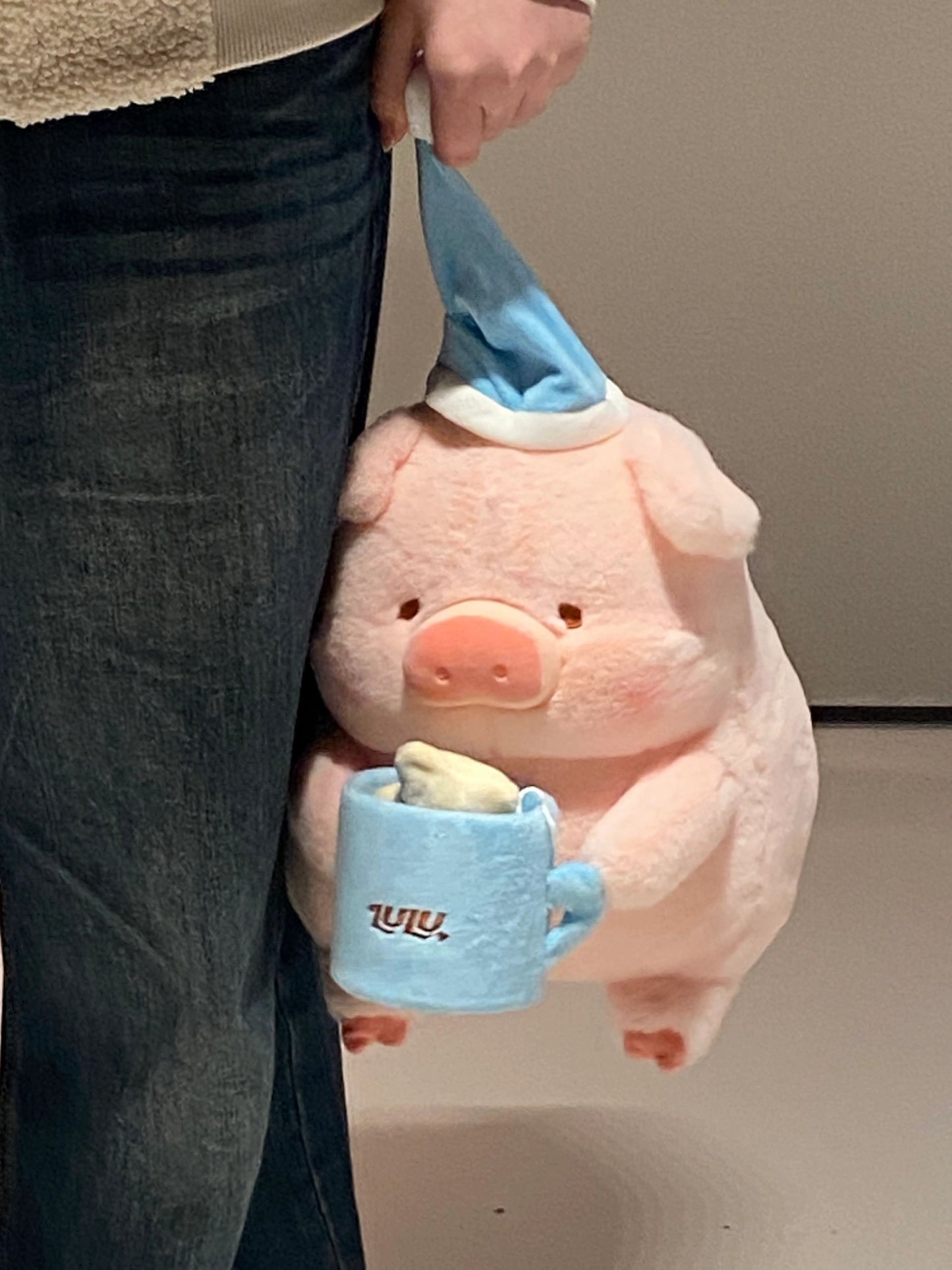 Pig holding a glass🐽🥛