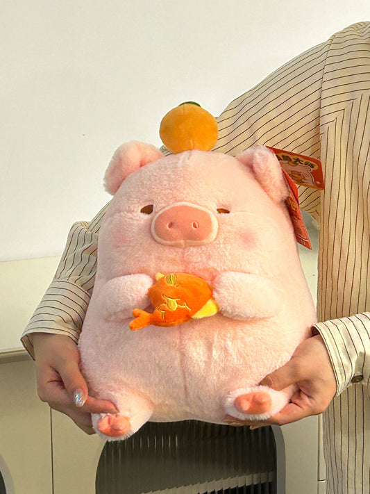 Pig holding fish🐠🍊