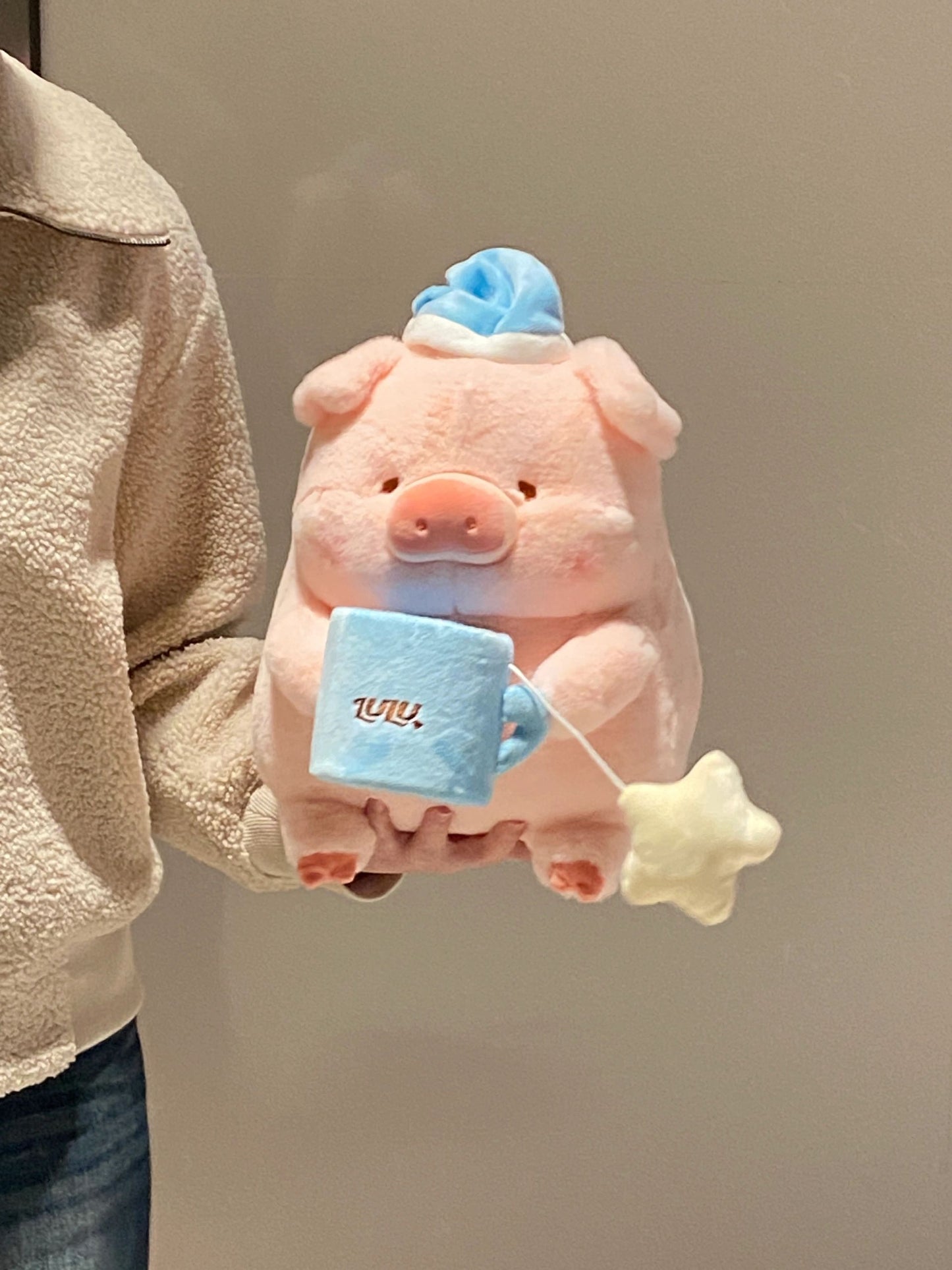 Pig holding a glass🐽🥛